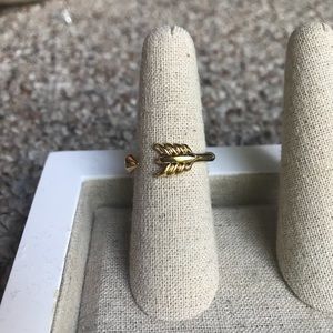 Stella & Dot gilded arrow ring gold